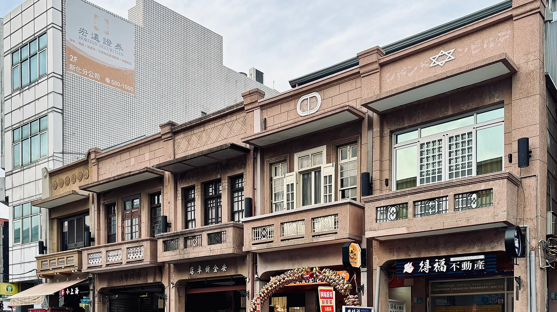 新化老街連續街屋全景